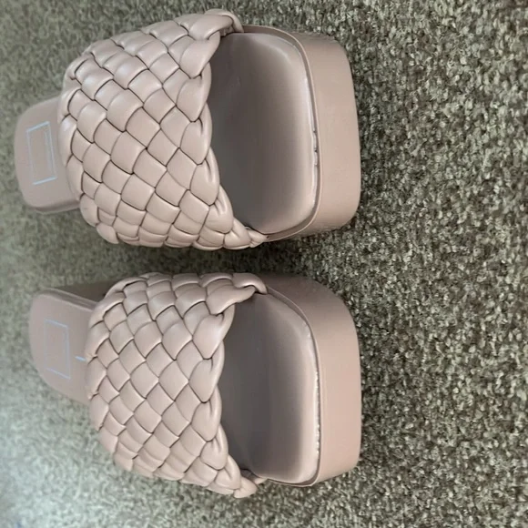 NWOT Dolce Vita Goldy Size 9 - Picture 5 of 16